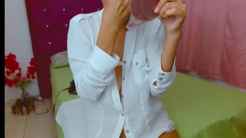 Snapshot of chantalsemenova2023 chatting on 01.25.25 chantal sweety and horny latina for u online show from 01.25.25