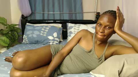 Snapshot of chantelsamz2 chatting on 01.04.25 Chantel online show from 01.04.25