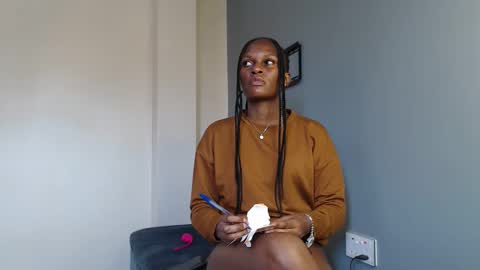 Snapshot of chantelsamz2 chatting on 11.11.25 Chantel online show from 11.11.25