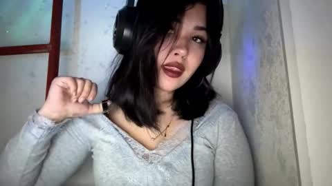 Snapshot of charalilleberg chatting on 12.18.25 Lola online show from 12.18.25