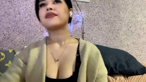 Snapshot of charalilleberg chatting on 01.14.26 Lola online show from 01.14.26