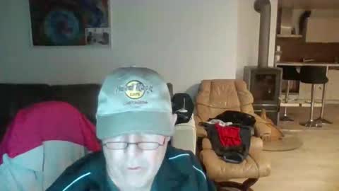 Snapshot of charles6064 chatting on 05.09.26 charles6064 online show from 05.09.26