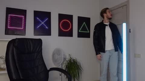 Snapshot of charles_sins chatting on 02.08.25 CHARLES SINS online show from 02.08.25