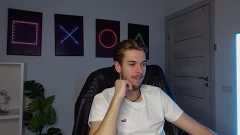 Snapshot of charles_sins chatting on 02.08.25 CHARLES SINS online show from 02.08.25