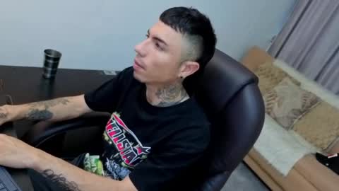 Snapshot of charlie_foxie chatting on 04.04.26 charlie_foxie online show from 04.04.26