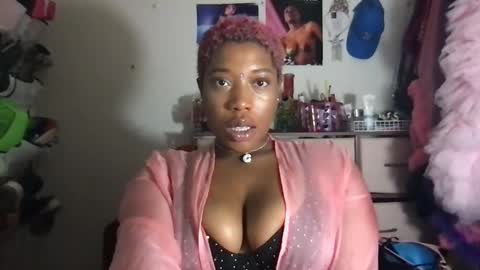 Snapshot of charliecakesssss chatting on 12.10.24 charliecakesssss online show from 12.10.24