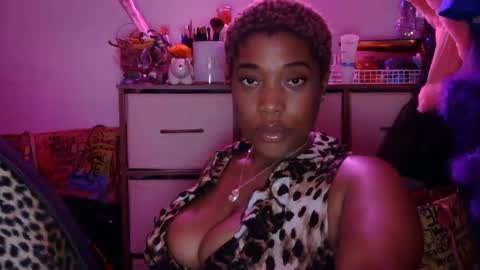 Snapshot of charliecakesssss chatting on 01.06.25 charliecakesssss online show from 01.06.25