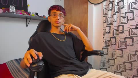 Snapshot of charlieerusso chatting on 12.07.24 Charles Russo online show from 12.07.24