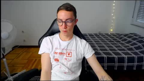 Snapshot of charlieseyer chatting on 05.18.26 carlos reyes online show from 05.18.26