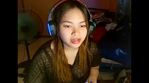 Snapshot of charlincadorna125 chatting on 12.20.25 Sweetieeche online show from 12.20.25