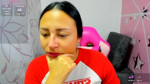 Snapshot of charlott_daphne chatting on 01.29.25 charlott_daphne online show from 01.29.25