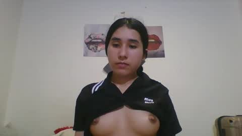 karinaa independent model online show from 02.25.25