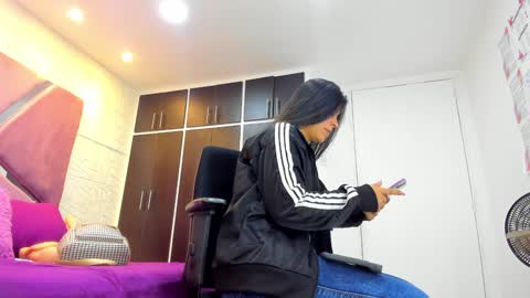 Charlotte Icee online show from 02.03.25