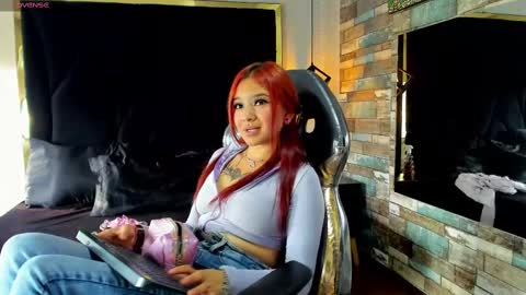 Snapshot of charlotte_jones24 chatting on 01.10.25 Charlotte Jones online show from 01.10.25