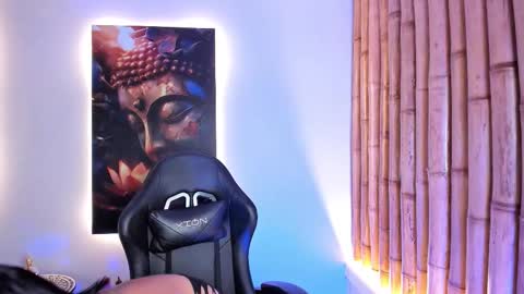 Snapshot of charlotte_mitchell_25 chatting on 10.23.25 CHARLOTTE  online show from 10.23.25