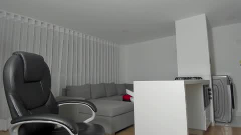 Snapshot of charlotte_tiller chatting on 01.27.25 Yuli online show from 01.27.25