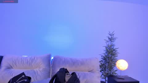 Charlotte  Everyday From 0700 to 1300 Col Time online show from 02.04.25