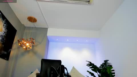 Charlotte  Everyday From 0700 to 1300 Col Time online show from 04.12.26