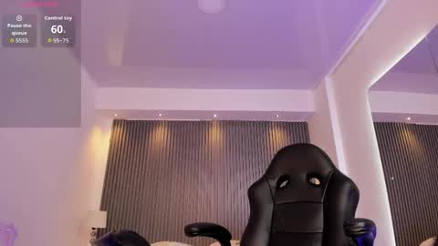 Snapshot of charlotte_whitee1 chatting on 05.04.26 Charlotte Everyday From 0700 to 1300 Col Time online show from 05.04.26