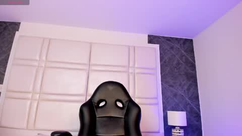 Snapshot of charlotte_whitee1 chatting on 05.13.26 Charlotte Everyday From 0700 to 1300 Col Time online show from 05.13.26