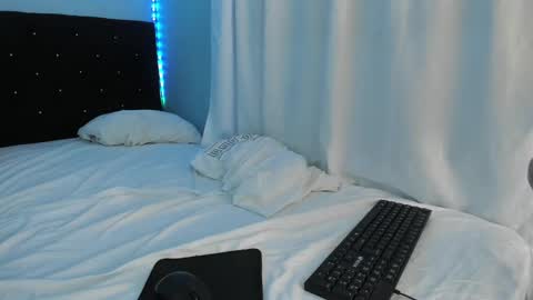 Snapshot of charlotte_xc chatting on 02.21.25 charlotte_xc online show from 02.21.25