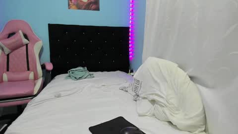 Snapshot of charlotte_xc chatting on 02.24.25 charlotte_xc online show from 02.24.25