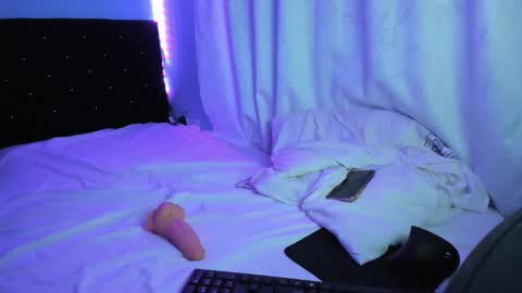 Snapshot of charlotte_xc chatting on 03.08.25 charlotte_xc online show from 03.08.25