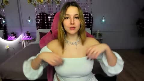 Snapshot of charlotteatwood chatting on 02.13.26 charlotteatwood online show from 02.13.26