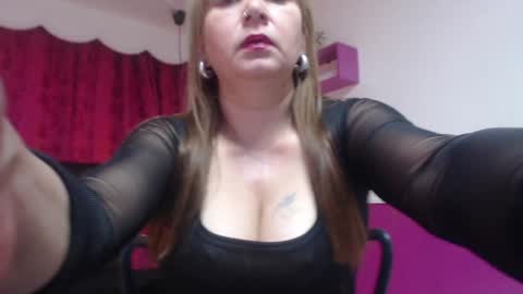 Snapshot of charlottee_brown2 chatting on 01.16.25 C H A R L O T T E online show from 01.16.25