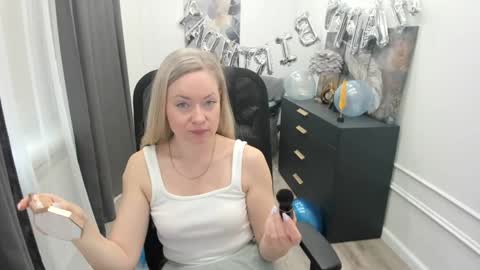 Snapshot of charlottekerti chatting on 05.20.26 Charlotte online show from 05.20.26