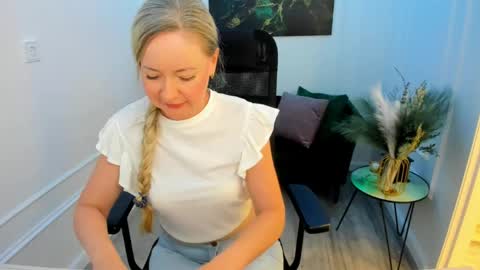 Snapshot of charlottekerti chatting on 05.25.26 Charlotte online show from 05.25.26