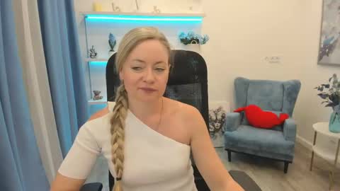 Snapshot of charlottekerti chatting on 05.27.26 Charlotte online show from 05.27.26