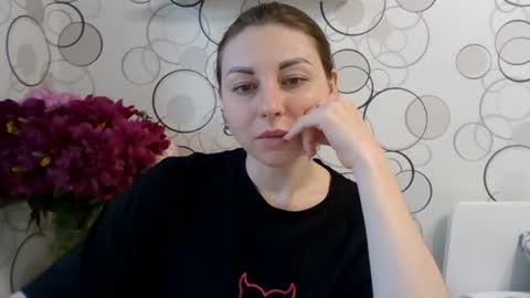 Snapshot of charming__chick chatting on 06.13.26 charming__chick online show from 06.13.26