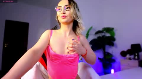 Snapshot of charming_annye chatting on 02.12.26 Annye online show from 02.12.26