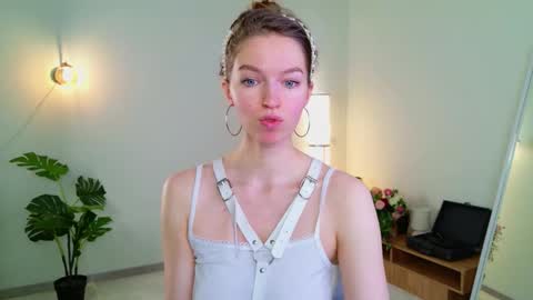 Snapshot of charming_ruru chatting on 02.18.26 Ruru online show from 02.18.26
