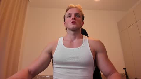Snapshot of chasereed_ chatting on 05.08.26 Chase Reed online show from 05.08.26