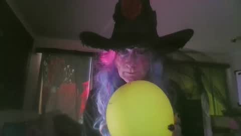 Snapshot of chaturdell9359 chatting on 10.24.25 We Chat online show from 10.24.25