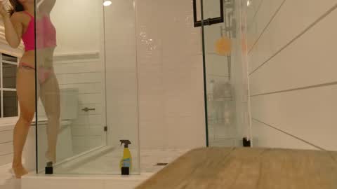 Snapshot of chaturhoe chatting on 10.01.25 Rockhard Cockstar N Roxynyes online show from 10.01.25