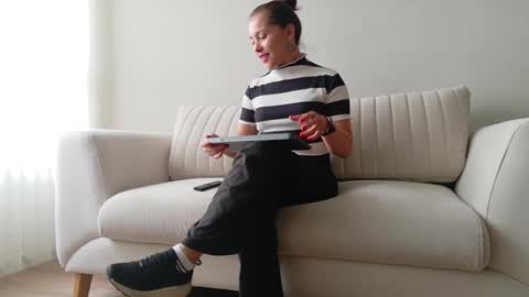 Regina Phalange online show from 11.18.25