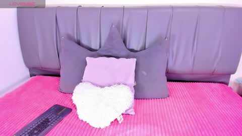 Snapshot of cheerlynn chatting on 11.24.25 Cherlyn online show from 11.24.25