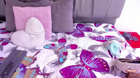 Snapshot of cheerlynn chatting on 12.20.25 Cherlyn online show from 12.20.25