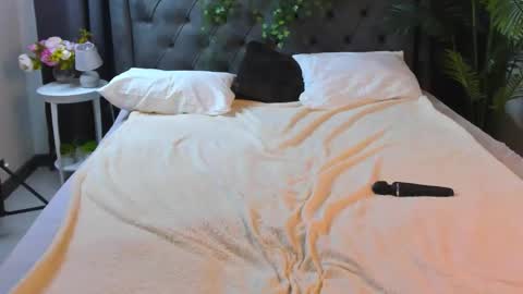 cheezy_cream online show from 12.04.25