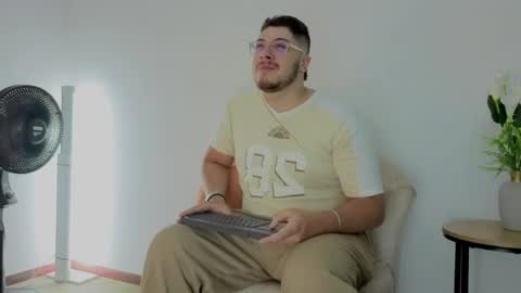 Snapshot of chel_seth chatting on 05.11.26 online show from 05.11.26