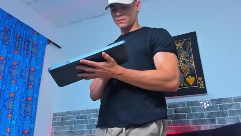 Snapshot of chepe_fit chatting on 02.07.25 chepe vause online show from 02.07.25