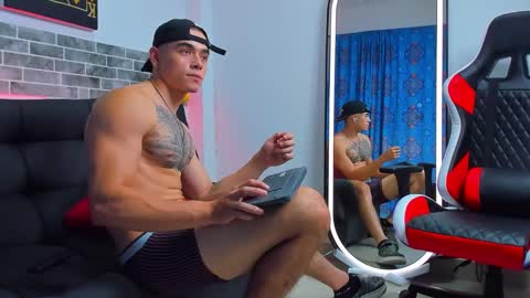 Snapshot of chepe_fit chatting on 02.23.25 chepe vause online show from 02.23.25