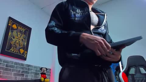 Snapshot of chepe_fit chatting on 02.26.25 chepe vause online show from 02.26.25