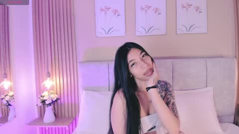 Snapshot of cherlyn_1 chatting on 05.11.26 cherlyn_1 online show from 05.11.26