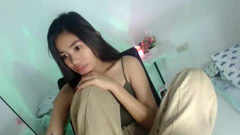 Snapshot of cherry_blossom181999 chatting on 09.19.25 kris online show from 09.19.25