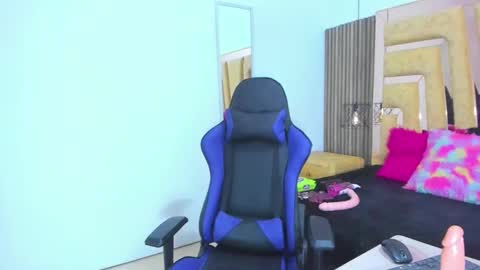 Snapshot of cherry_mew chatting on 03.07.25 Cherry Mew and jean online show from 03.07.25