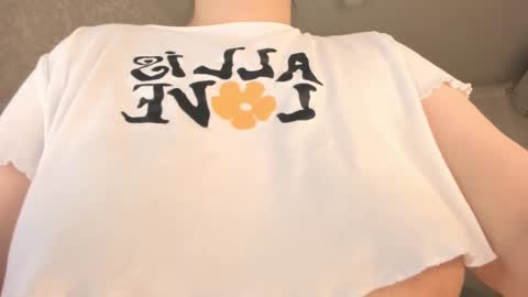 Snapshot of cherry_misaki chatting on 03.12.25 misaki online show from 03.12.25